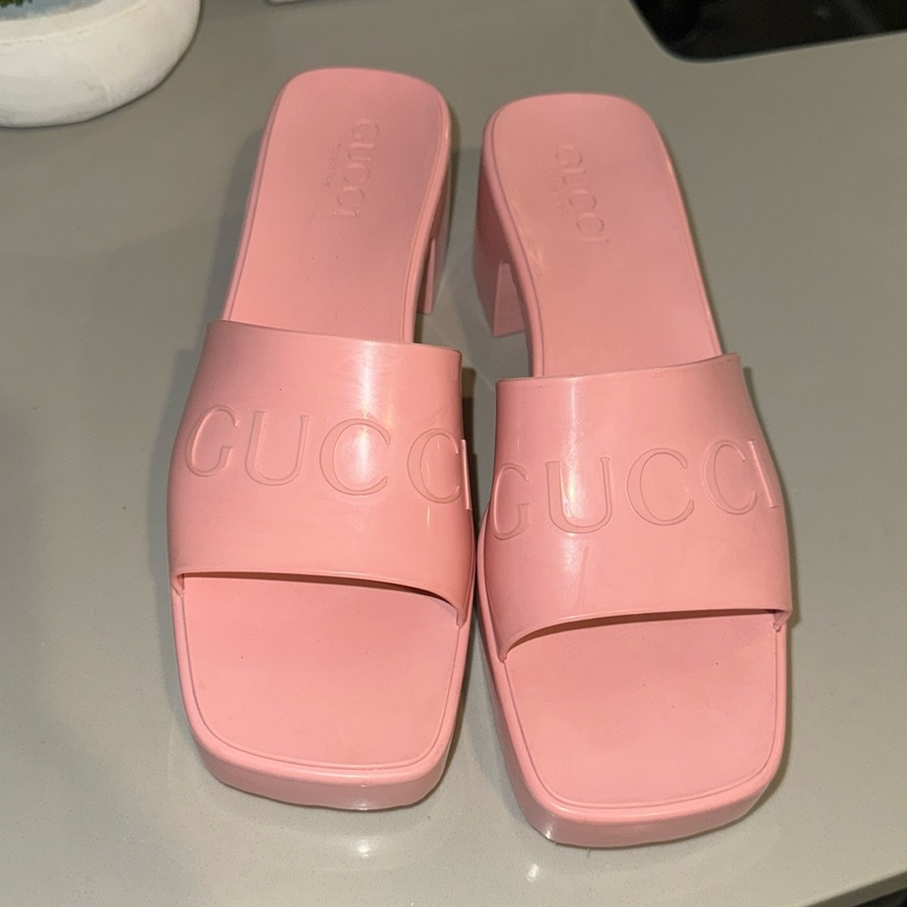 Gucci Women’s Rubber Sandal Wolf Rose - Platform Block Heel Mule - Gucci Slide.